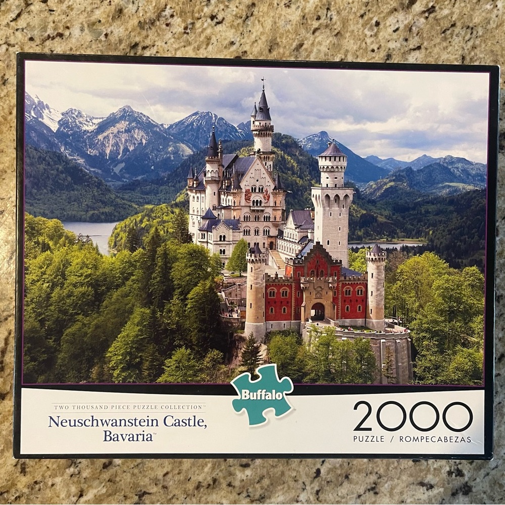 Buffalo 2,000 Piece Puzzle: Castle Challenge